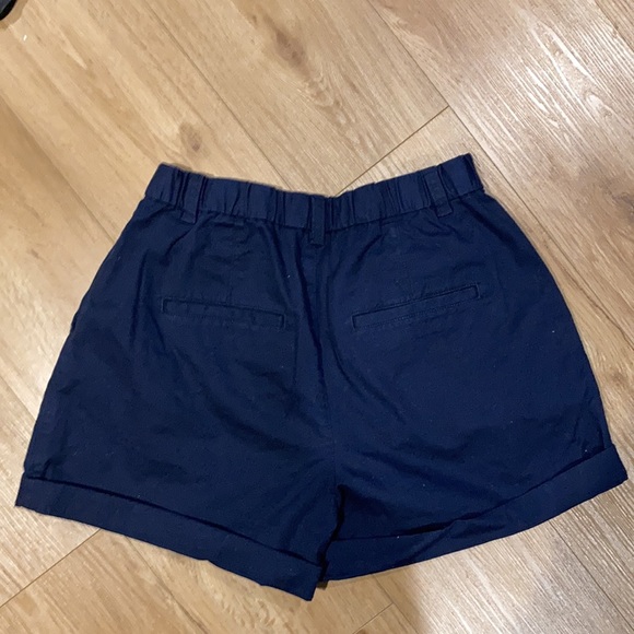 BNWT Gap pleated shorts in navy - Picture 5 of 6